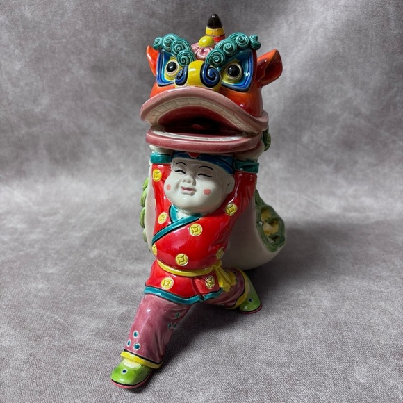 Vintage Porcelain Chinese Lion Dance Statue - Signed -In original Box - Picture 2 of 12